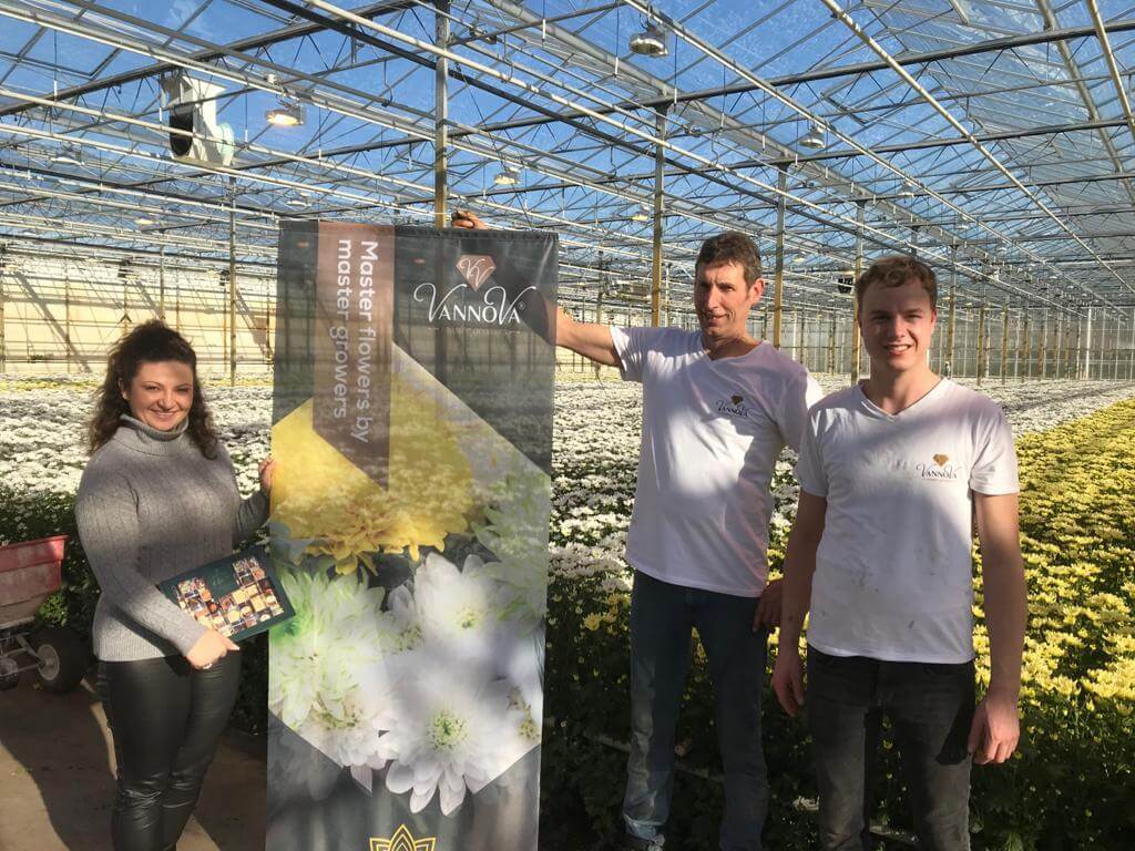 Op de foto: Christina van FlowerPortal met Master Growers Gabri en Ruud van Wijk