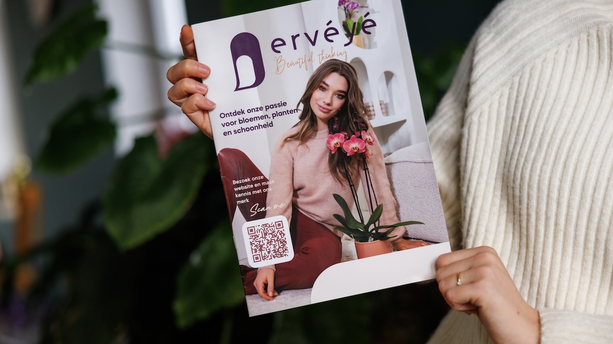 Drukwerk van Erveyé wordt vastgehouden, ontworpen door Pull Position